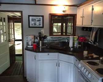 Lake front cottage with 'million dollar' view, close to Bethel Woods - Smallwood - Kitchen