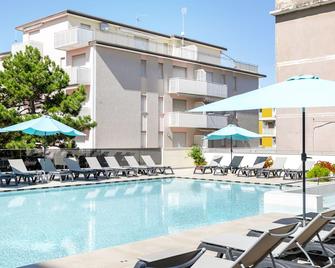 Hotel Golf - Bibione - Bể bơi