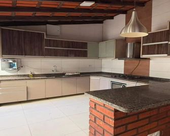OYO Gratitud Home - Imperatriz - Keuken