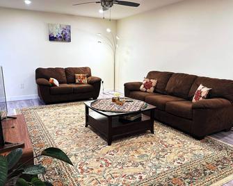 Two bedroom basement Suite - Abbotsford - Living room