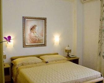 Hotel Ristorante Solari - Briatico - Schlafzimmer