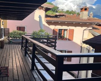 Holiday Apartment with Stunning Views Above Riva del Garda - Tenno - Balkon