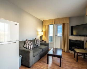 Days Inn by Wyndham Kamloops BC - Kamloops - Soggiorno