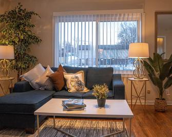 Clean, Cute Cozy Apartment/ Home Suite Home - Erie - Living room