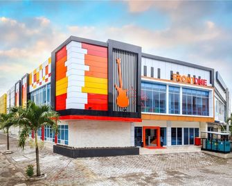 Front One Inn Muntilan - Muntilan - Edificio