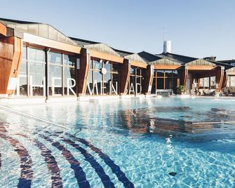 Hotel Oasis Loipersdorf - Loipersdorf bei Furstenfeld - Pool