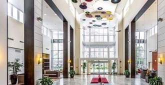 Embassy Suites by Hilton Newark Airport - Elizabeth - Resepsjon