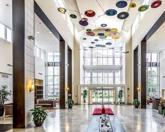 Embassy Suites by Hilton Newark Airport - Elizabeth - Lobby