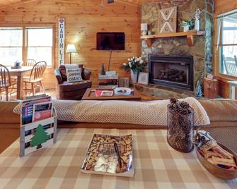 Blue Ridge Cozy Cabin in the Woods with Hot Tub! - Blue Ridge - Living room