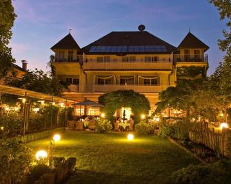 Seehotel Hubertushof - Velden am Wörthersee - Κτίριο