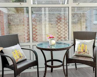 2 bedroom accommodation in Tywyn - Tywyn - Patio