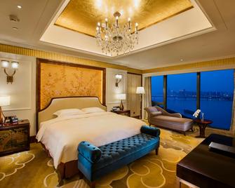 Hilton Wuhan Riverside - Wuhan - Bedroom