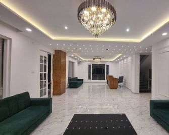 Hotel Luxe Vista Dalhousie By Snow Crest - Dalhousie - Лоббі