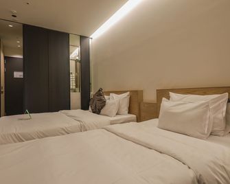 Bundang (Seohyeon) Business Hotel Kind-Kynd - Seongnam