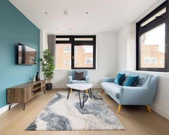 Charles Hope London Brentford - Brentford - Living room