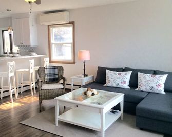 3 Bedroom Lakefront Home on Beaver Dam Lake! - Beaver Dam - Wohnzimmer