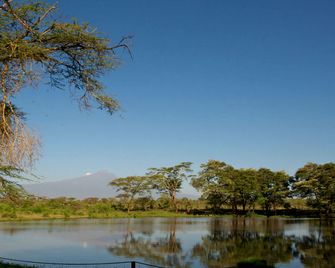 Safari Tent Camp in Tsavo West National Park of Kenya - Talek - Außenansicht