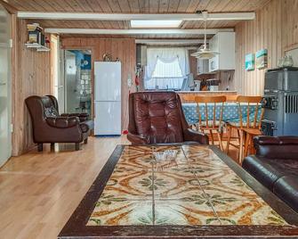 Experience Anholt and this vacation home during a wonderful vacation with the family. - Anholt - Living room