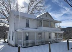 3 Br The Shay Inn Located in the heart of Cass 15 minutes to Snowshoe Mountain - Cass - Edifício