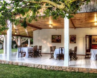 Musketeers Lodge - Bulawayo - Patio