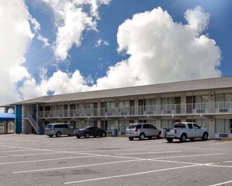 Days Inn by Wyndham Apopka/Orlando - Apopka - Building
