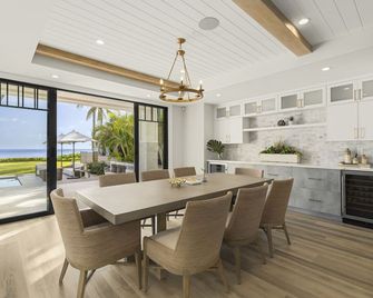 Luxury Estate w/Chef's Kitchen, Ocean View, Private Pool & Spa: Niu Beach Estate - Honolulu - Dining room