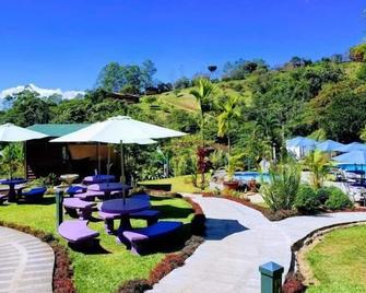 La Cantera Resort - Quizarrá - Patio