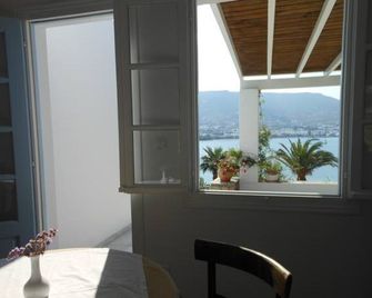 Parian Village Beach Hotel - Adults Only - Parikia - Parveke