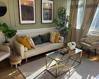 Grace House - 15 Minutes To Central London - Belvedere - Living room