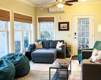 Stone Cove Cottage at Sacket on Lake Ontario - Sackets Harbor - Sala de estar