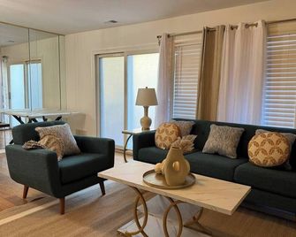 Jersey Shore Retreat Absecon with fresh and comfort 8mins drive to Atlantic City - Absecon - Living room
