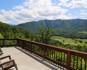 Family/Group Lodge With Spectacular Mtn. Views/Hot Tub/Game Tables/Wifi - Townsend - Balcony