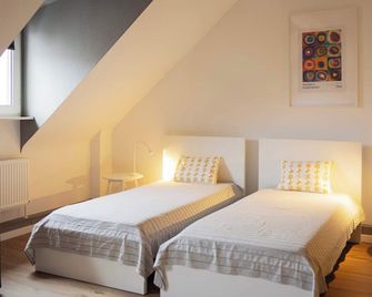 Big flat with fresh renovation, free parking, SonyPS, Netflix - Duisburg - Bedroom