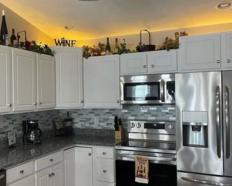 A Stunning Home, newly constructed & furnished - Hermann - Cucina