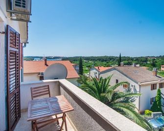 Ivan / One-Bedroom Apartment A2 with City View - Pula - Balkon