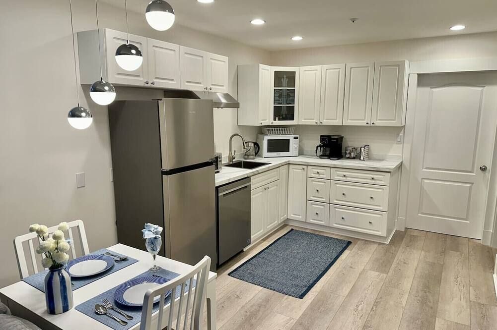The Pacific Spirit Executive Class Studio - Vancouver - Kitchen