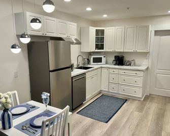 The Pacific Spirit Executive Class Studio - Vancouver - Cocina