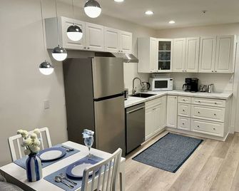 The Pacific Spirit Executive Class Studio - Vancouver - Kitchen