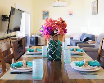 Oceanfront - Walk To Cane Bay Beach, Bars And Restaurants! - Kingshill - Dining room