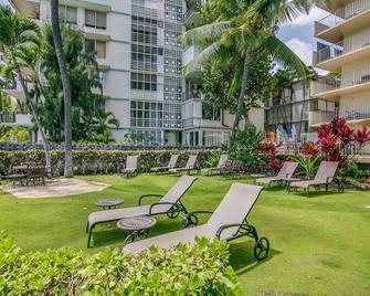 Ocean Facing-14th Fl Gold Coast/Penthouse @ Diamond Head Beach Hotel - Honolulu - Patio