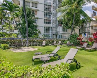 Ocean Facing-14th Fl Gold Coast/Penthouse @ Diamond Head Beach Hotel - Honolulu - Patio