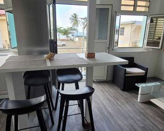 Bel F4 Vue Mer Proche Tombolo À Ste Marie - Sainte-Marie - Dining room