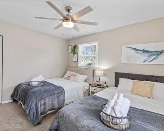 Mke River 3-Lvl Townhouse 3br+1.5ba With Parking For 2 Vehicles - Glendale - Bedroom