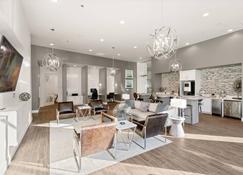 Arlington Luxe Studio Apartment - Arlington - Living room