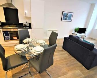 City Suites - Chester - Dining room