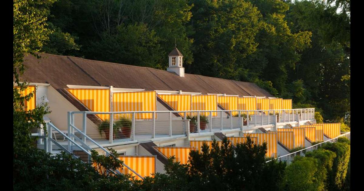Sunset Beach 633 ̶5̶3̶0̶ Shelter Island Hotel Deals