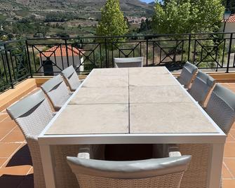 Stunning Private Pool And Garden On Golf Course With Views - Turcifal - Balcón