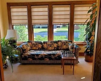 The Swede's House @ 1603 - Escanaba - Sala de estar