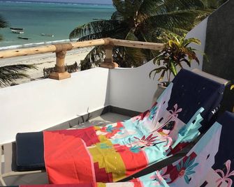 Appartamento spazioso con spettacolare vista mare - Pwani Mchangani - Balcon