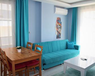 Mavi Restaurant & Apartments 1 - Didim - Living room